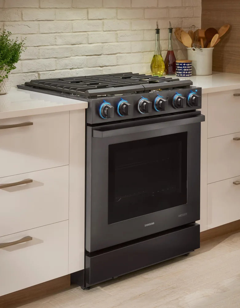 Samsung 5.8 cu. ft. 30" Gas Chef Collection Pro Range NX58M9960PM/AA Brand New - Open Box
